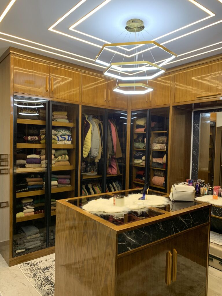 real dressing room 2 واحة الإنشاءات لأعمال المقاولات